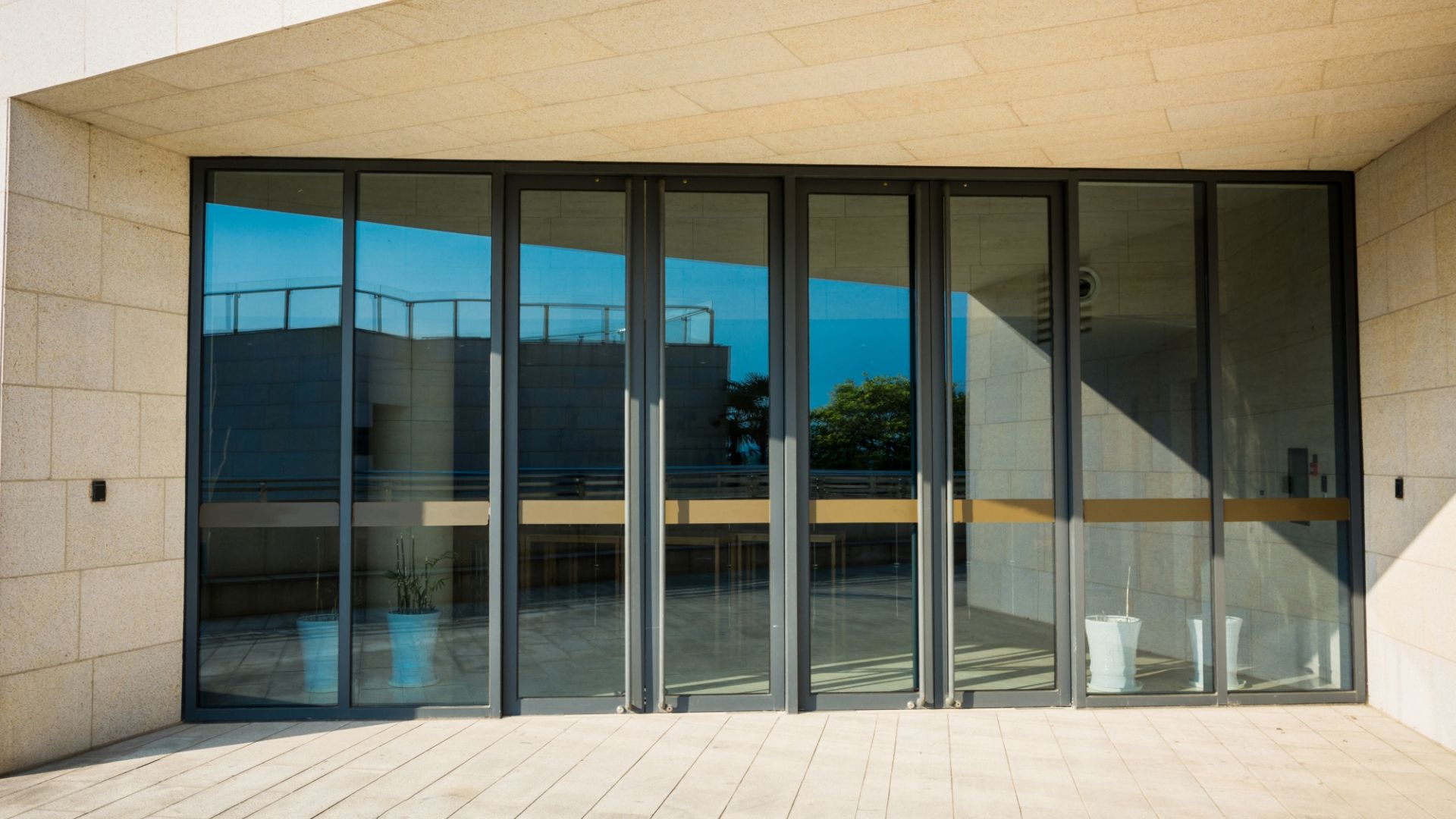Aluminium slide and swing door
